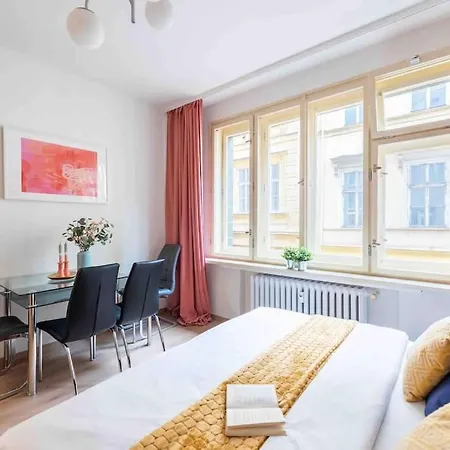 Golden Sunny Apartment, Centre, For 3 People Lägenhet