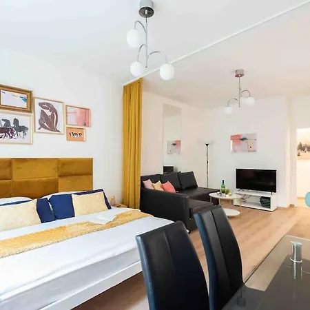 Golden Sunny Apartment, Centre, For 4 People * פראג